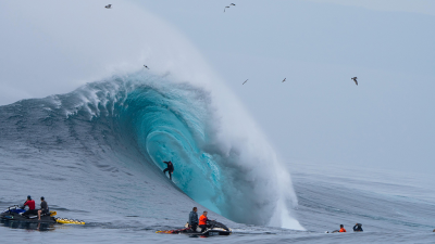 100 Foot Wave