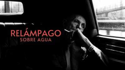Relámpago sobre agua