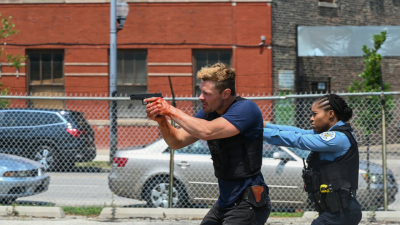 Chicago P.D. T12 E6 · Peones